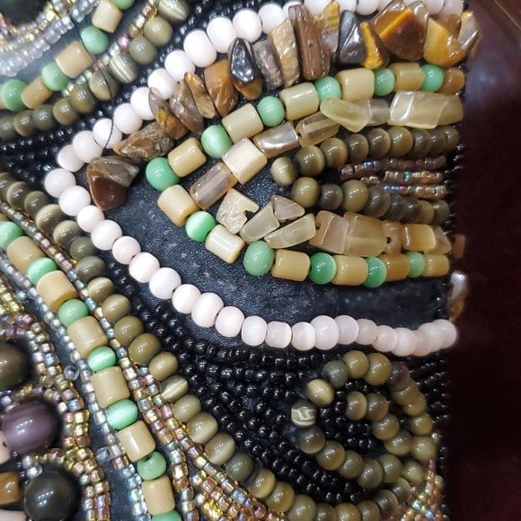 This is a nice beaded clutch just some beads missing on one side ,not notice - Picture 4 of 7